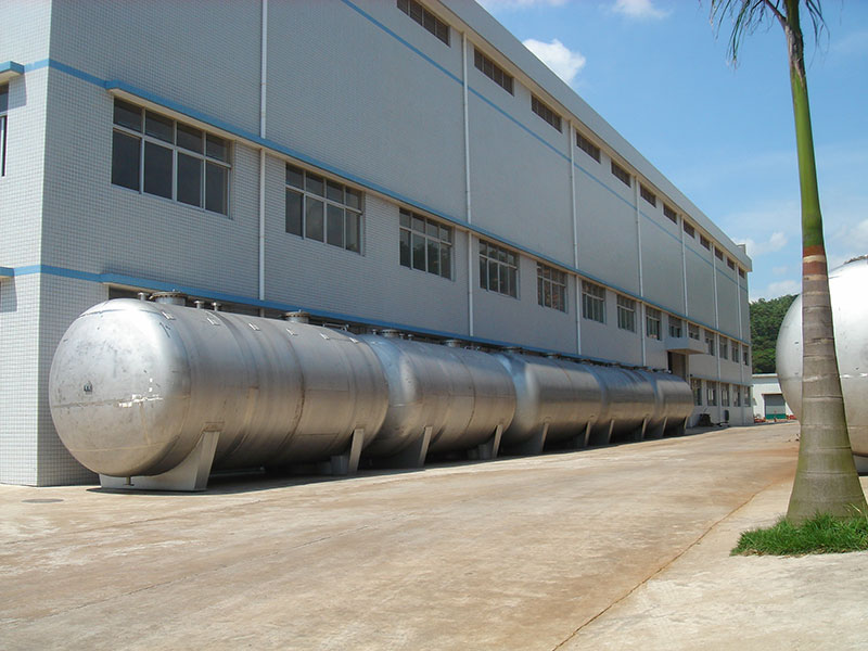 卧式溶剂接收罐